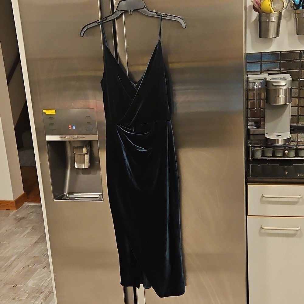 💕BETSEY JOHNSON💕 Faux Wrap Dress ~ Pine Green Velvet 4 NWOT - Picture 4 of 9